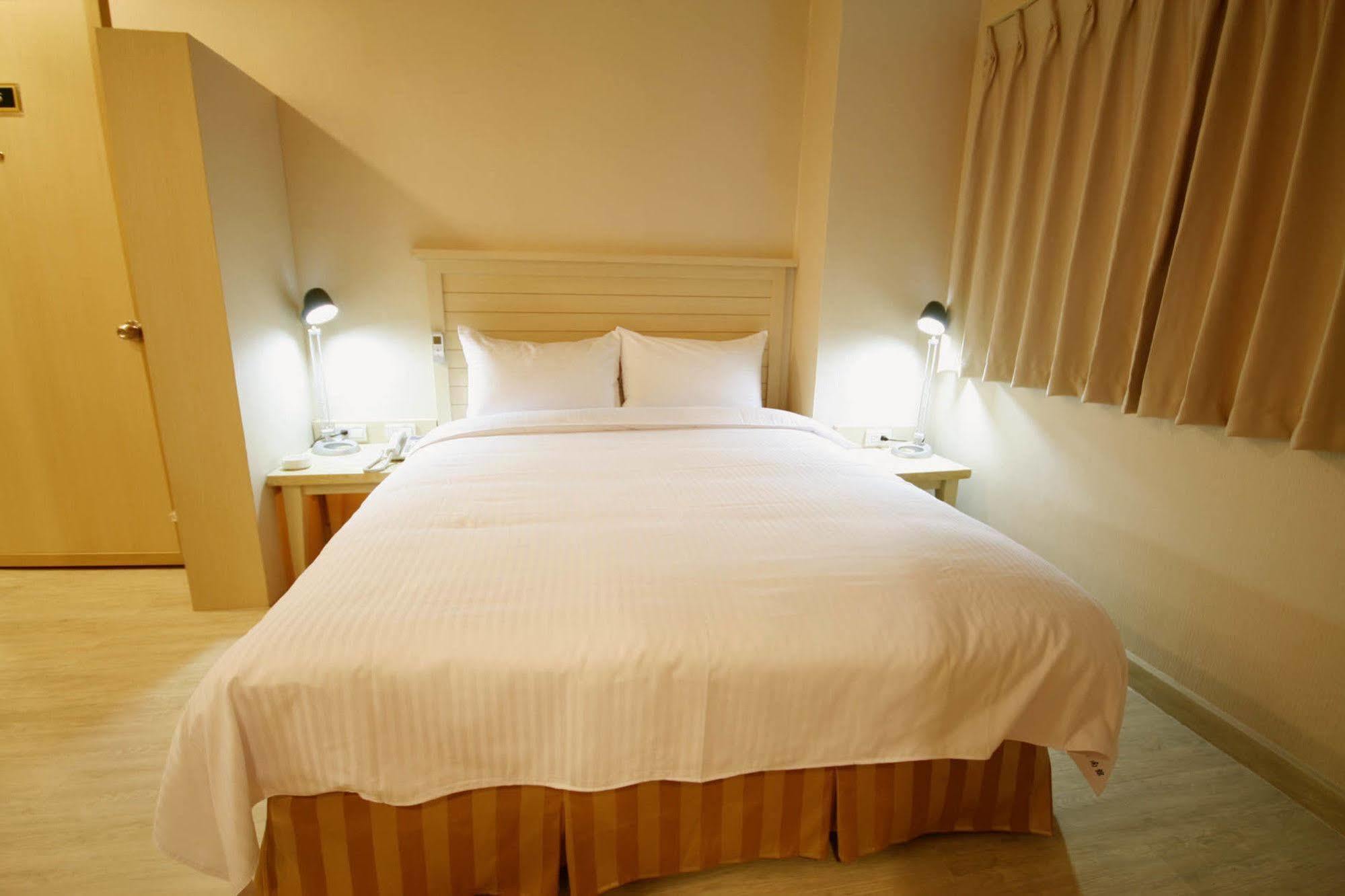 Kindness Hotel - Tainan Minsheng Esterno foto